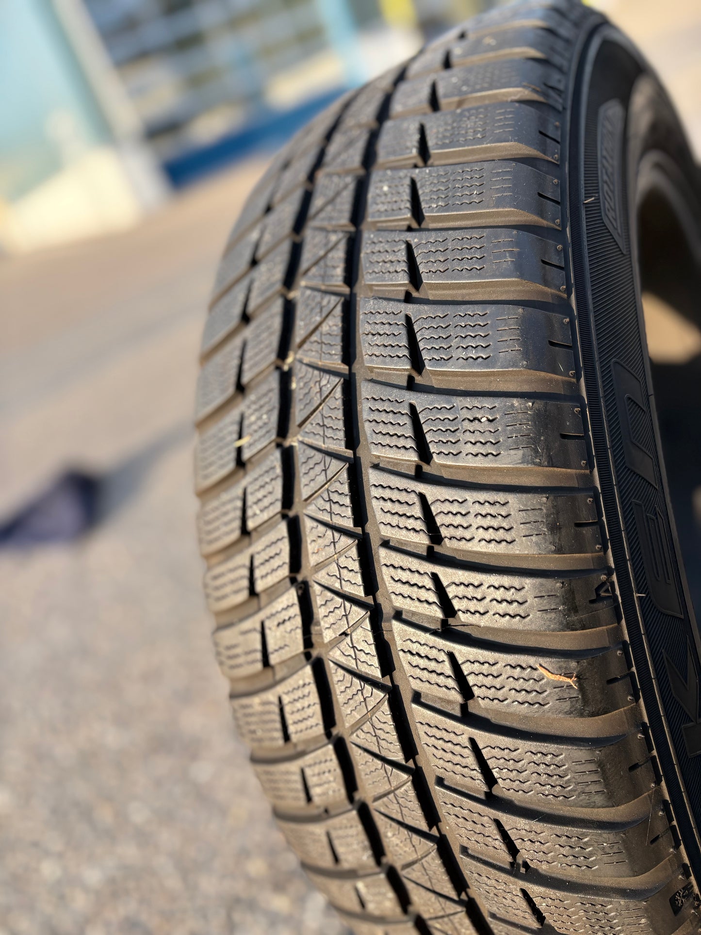 4x
R³ Wheels R3H01 black in 18 Zoll inkl. Winterreifen