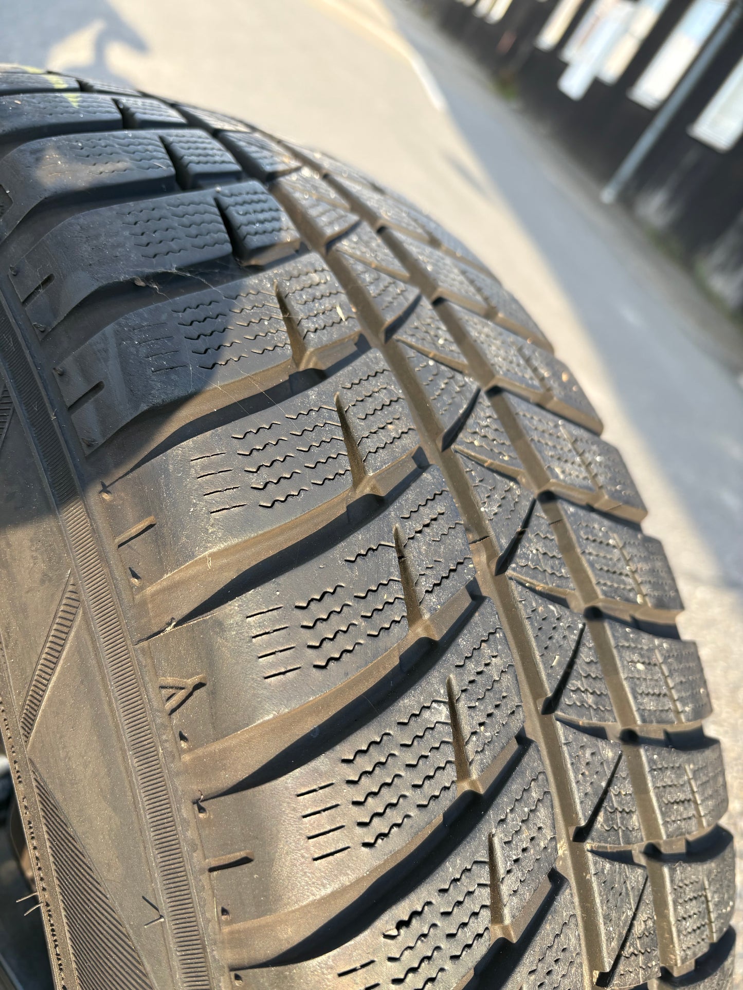 4x
R³ Wheels R3H01 black in 18 Zoll inkl. Winterreifen