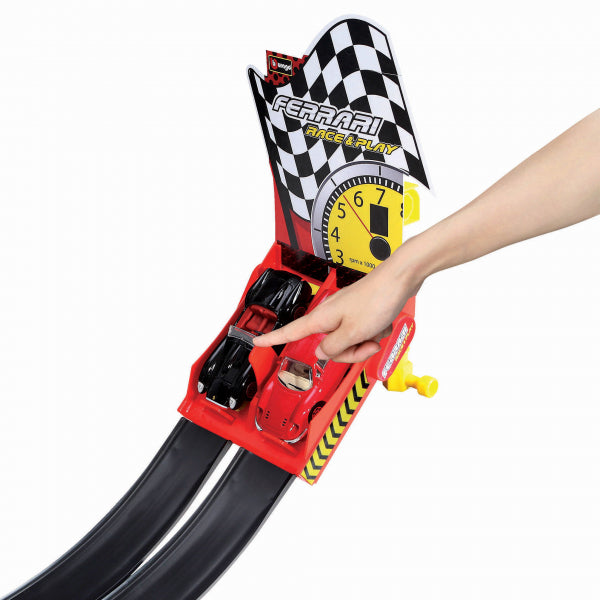 Bburago 18-31216 - Ferrari Race &amp; Play: Dual Loop incl. 2 vehicles and carrying case, 1:43 - Model car